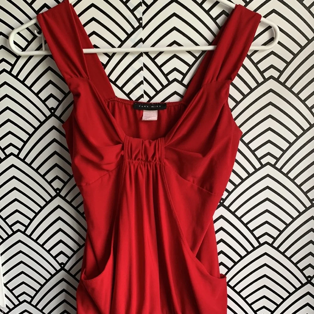 Red shirt tank top y2k runched gathered stretch flattery 2000s style - Picture 2 of 4